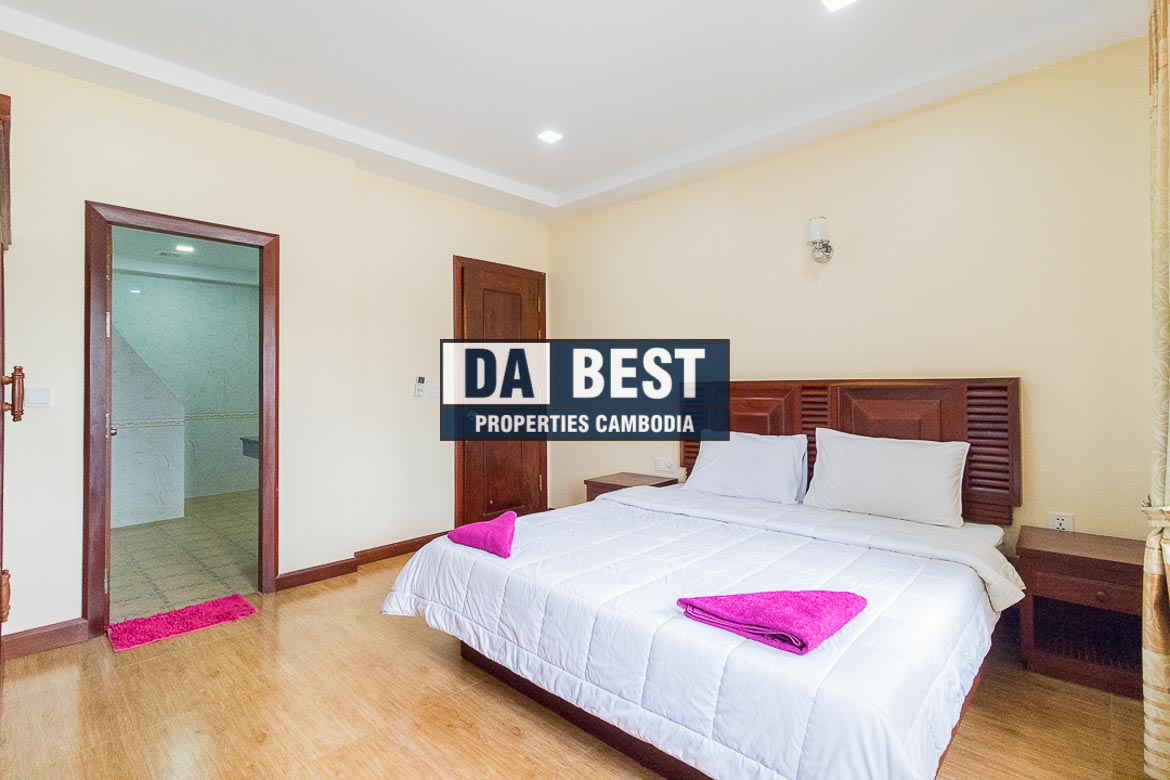 Generous 2 bedroom serviced apartment for rent in Siem Reap Angkor view of bedroom with bedsheet and blankets