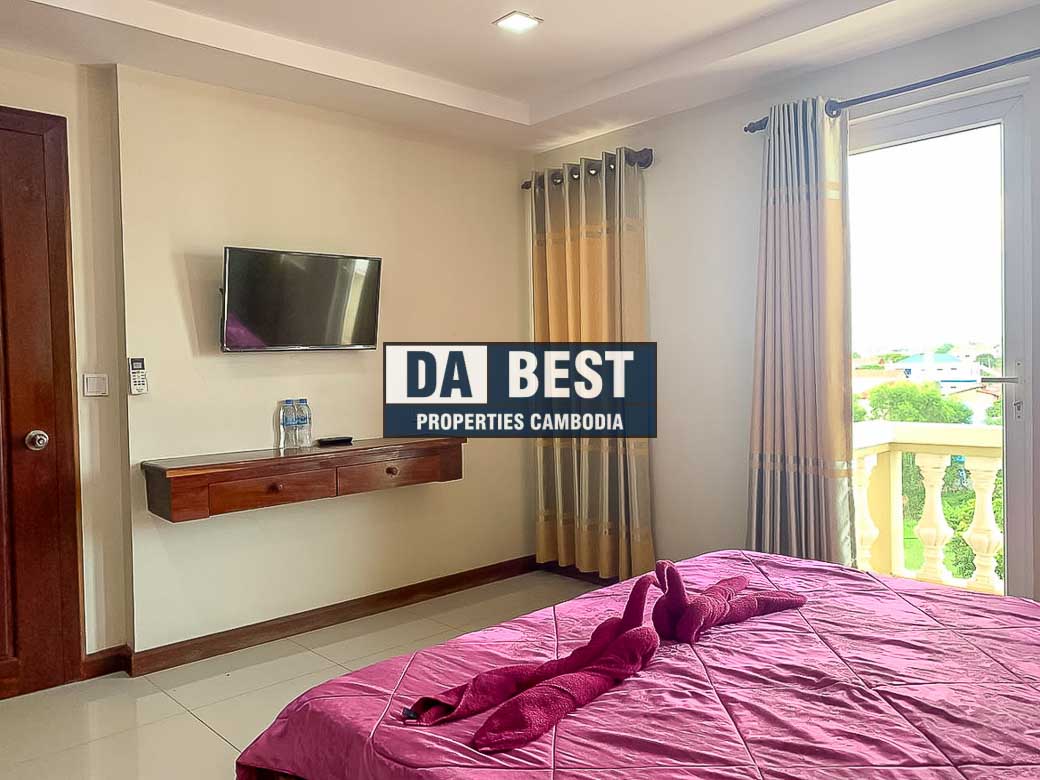 Generous 1 bedroom serviced apartment for rent in Siem Reap Angkor bedroom with balcony view