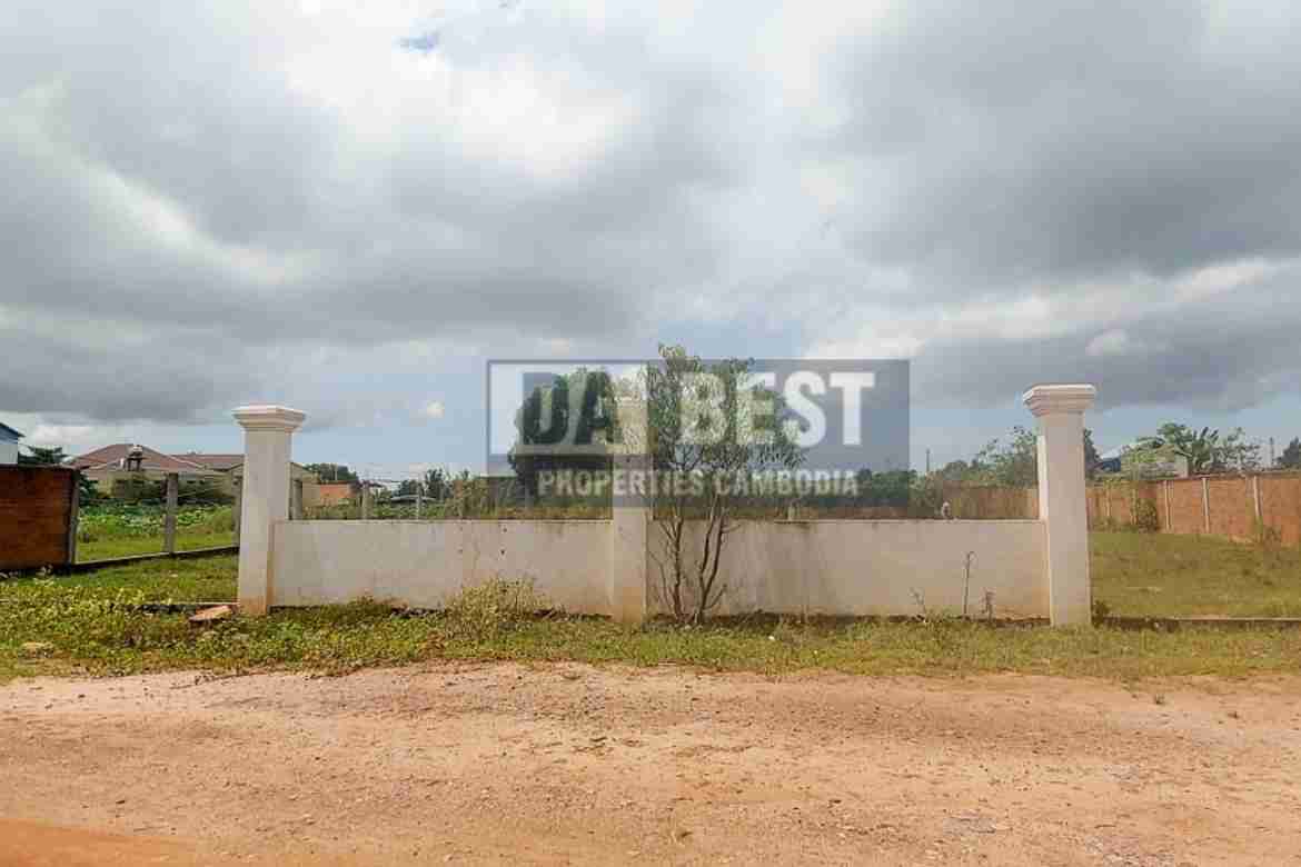 Land for sale in Siem Reap, Sangkat Svay Dangkum​​​ 2km from Kontrok Market 