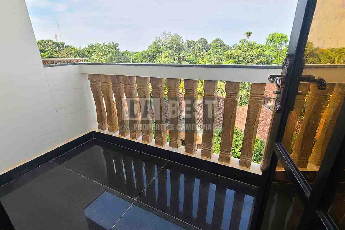 Spacious 1 Bedroom Apartment For Long Term Rent In Siem Reap - Balcony
