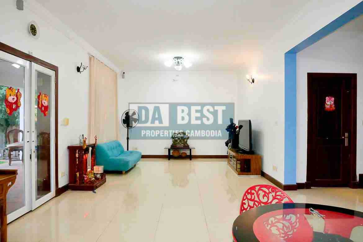 Villa 3 Bedroom For Rent In Siem Reap – Sangkat Svay Dangkum living room