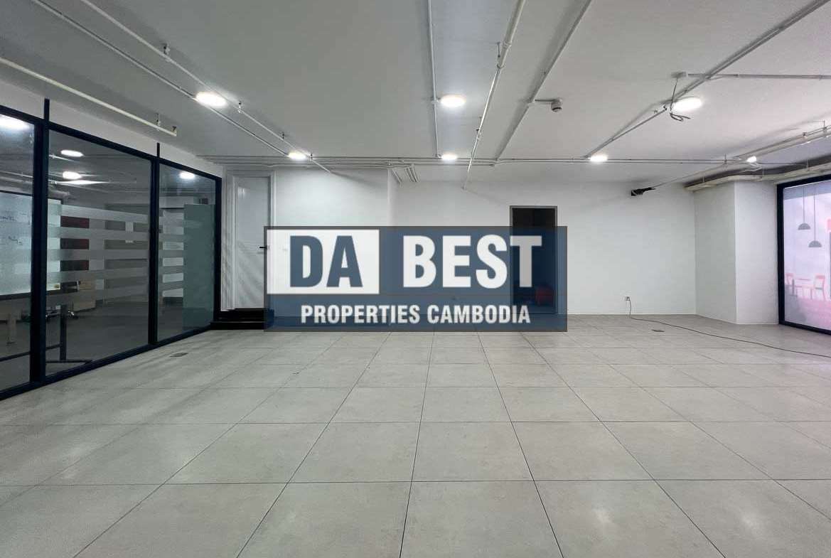 Space for rent in Phnom Penh - Tonle Bassac - office area