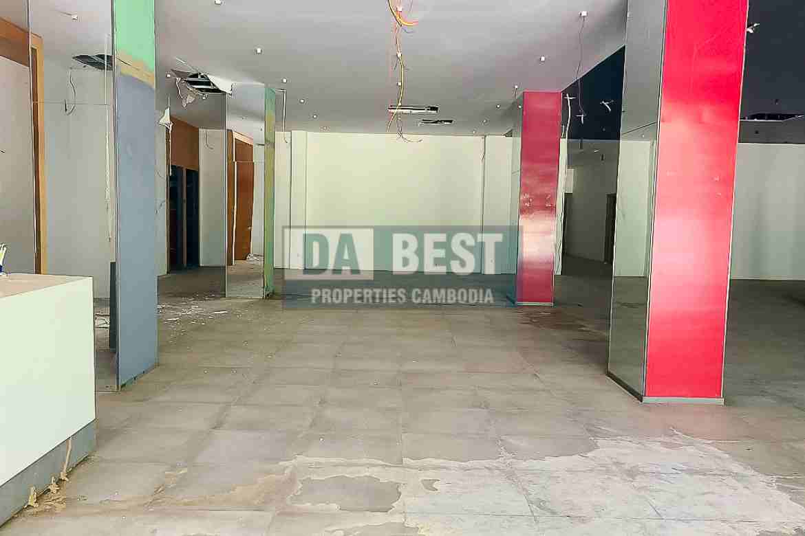 Commercial Space for rent River side - inside