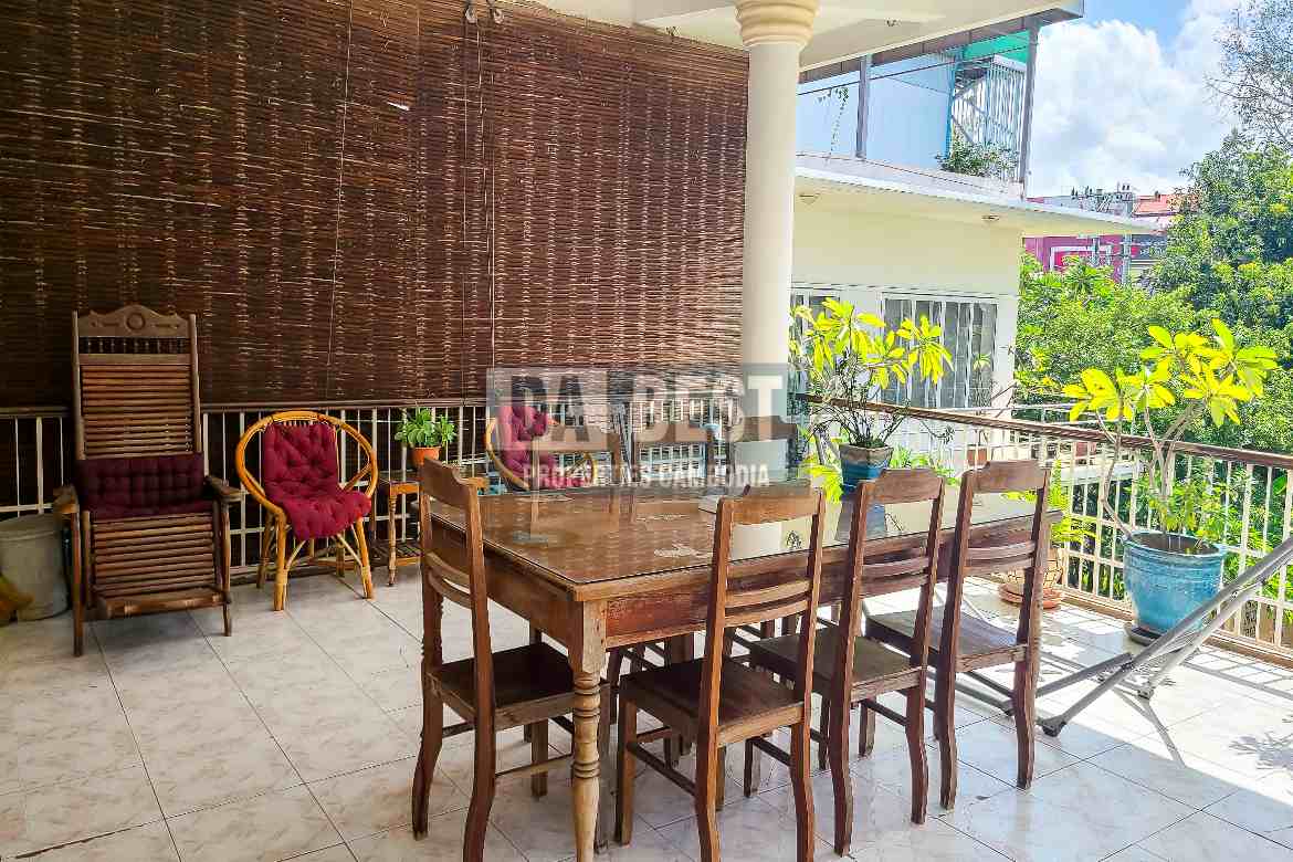 Modern 3 Bedroom Apartment With Garden For Rent In Siem Reap – Sla Kram - Balcony