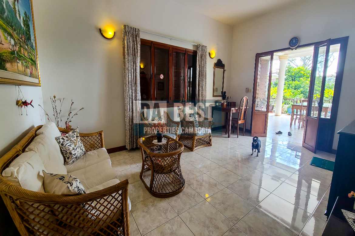 Modern 3 Bedroom Apartment With Garden For Rent In Siem Reap – Sla Kram - Living room