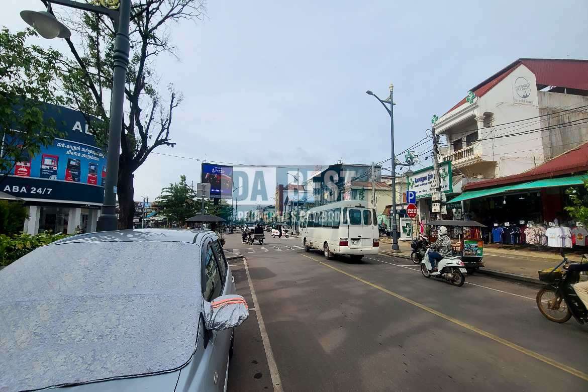 Shop House for rent in Siem Reap - Near Pub Street - Road - 1