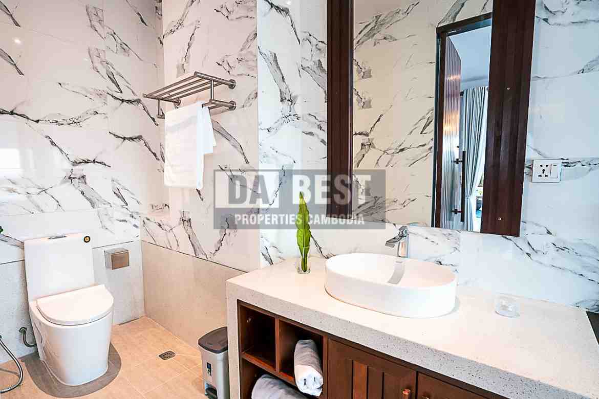 Central 1 Bedroom Serviced Apartment On The Rooftop Private Garden For Rent In Siem Reap With Modern Living Room, Kitchen And Swimming Pool - Bathroom