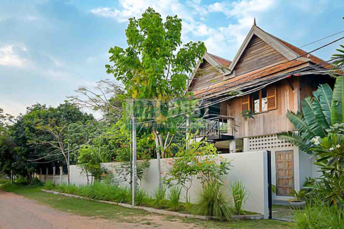 Private House With Swimming Pool For Sale in Krong Siem Reap - Building