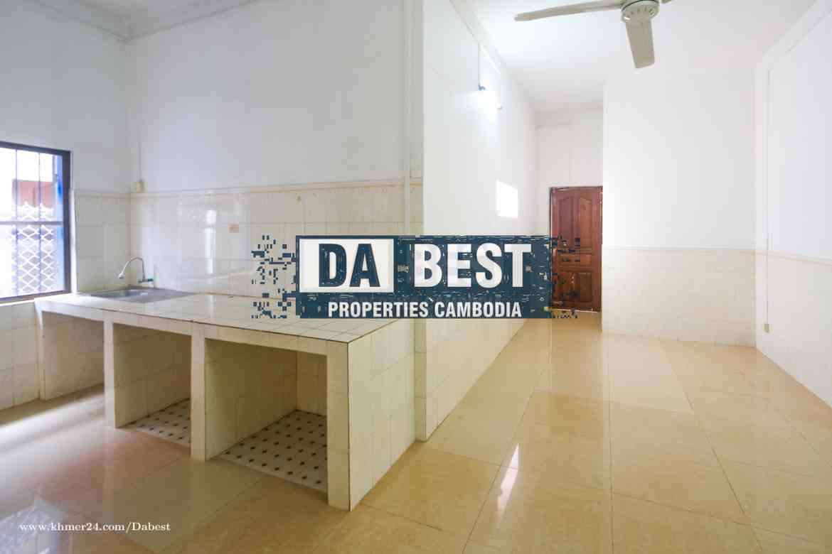 Private House 3 Bedrooms for Rent in Siem Reap-Sala Kamrouek - Kitchen