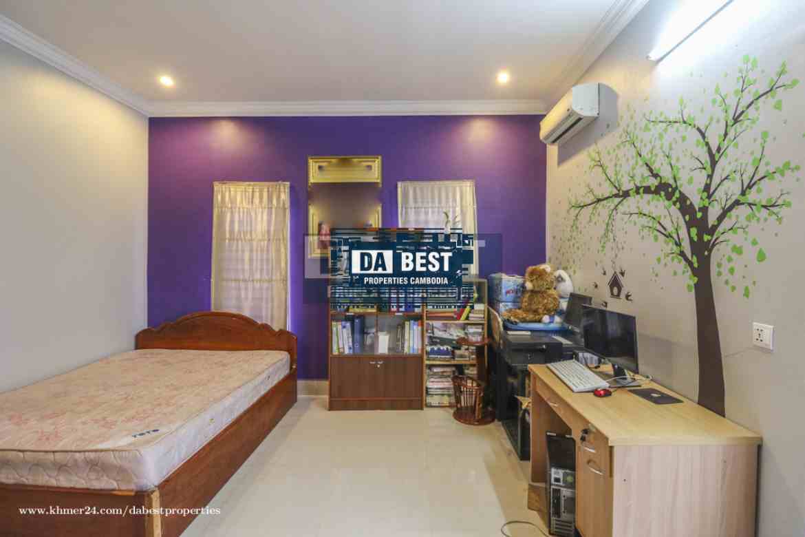 Private House 5 Bedrooms For Rent In Siem Reap - Svay Dangkum - Bedroom - 1