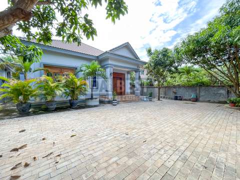 Private Villa 2 Bedrooms For Rent In Siem Reap - Parking