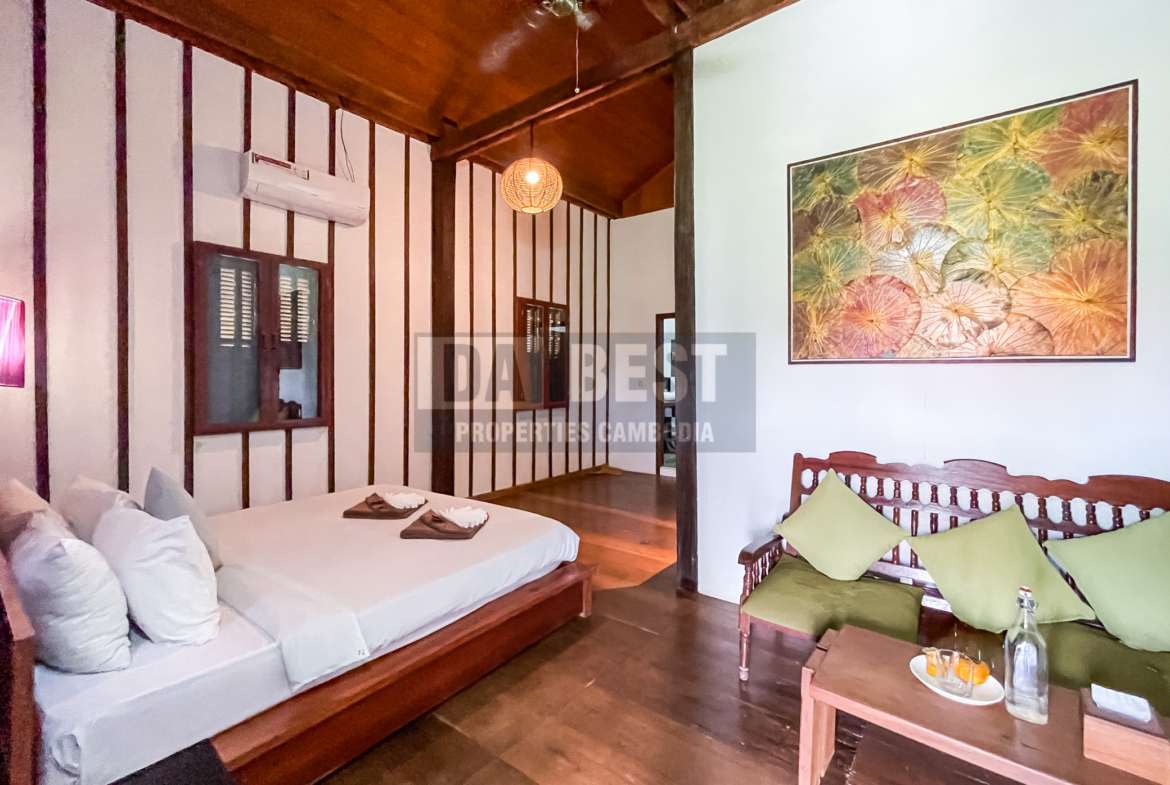 Wooden House 4 Bedrooms for Rent with Private Swimming Pool in Siem Reap - Bedroom
