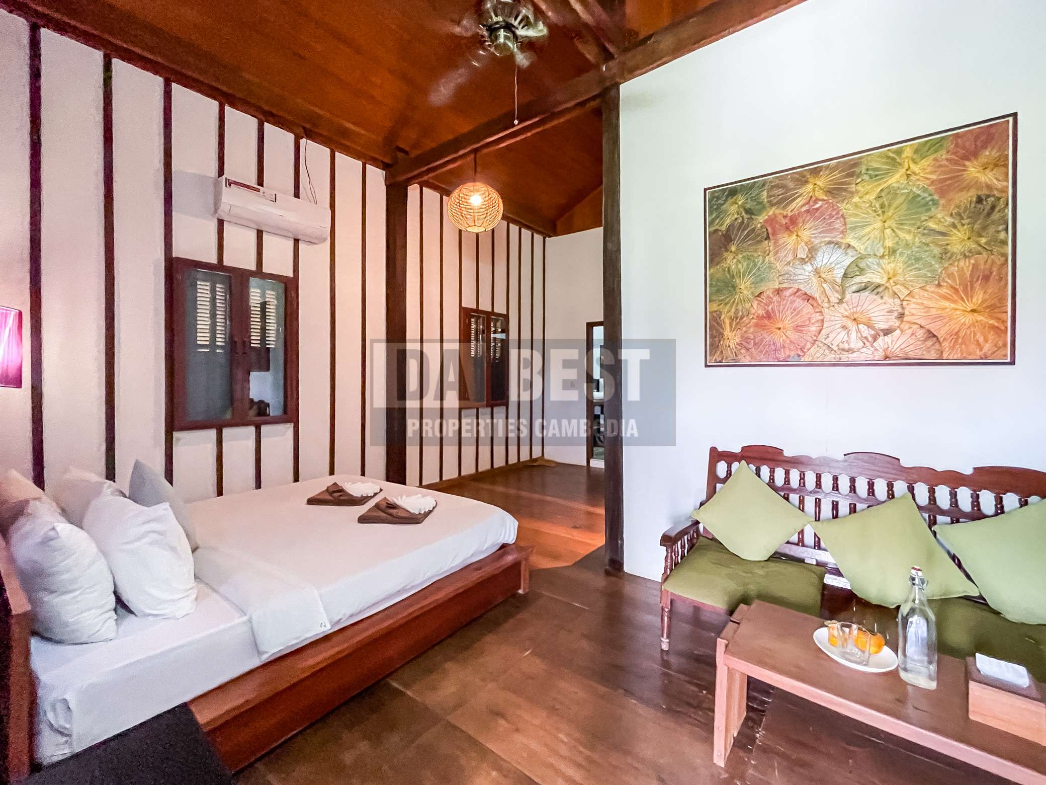 Wooden House 4 Bedrooms for Rent with Private Swimming Pool in Siem Reap - Bedroom