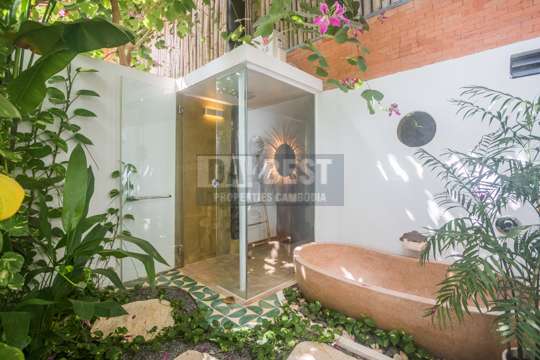 10 rooms Boutique with Swimming Pool for Rent in Krong Siem Reap - Outdoor Shower