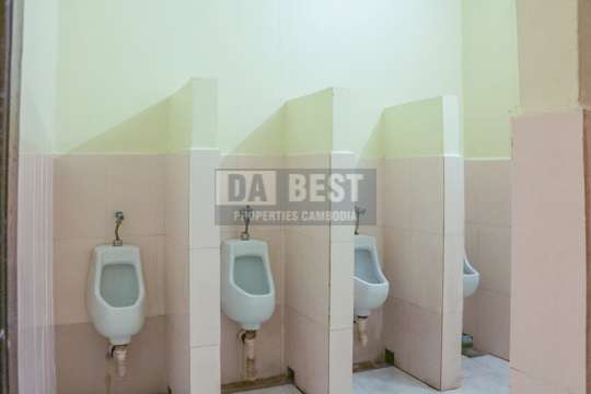 8 Bedrooms House For Rent In Siem Reap - Bathroom