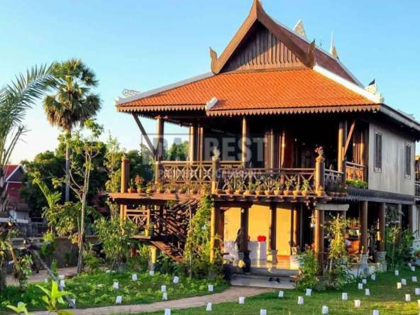 4 Bedroom Villa With Swimming Pool and Garden For Rent In Siem Reap