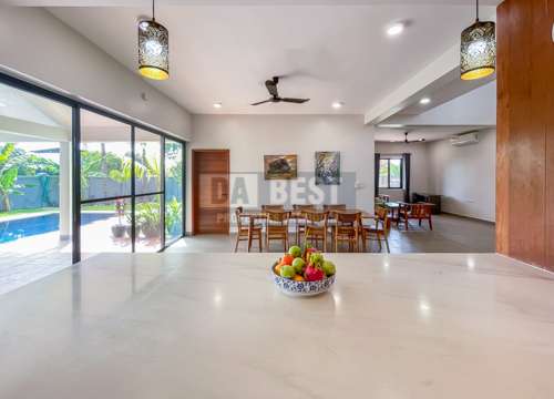 Private Villa 4 Bedroom With Swimming Pool For Sale In Siem Reap - Living room