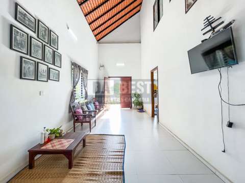 Private 3 Bedroom House For Rent In Siem Reap - Livingroom-2