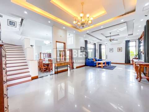 Private Villa 4 Bedrooms For Rent In Siem Reap - Living area-2