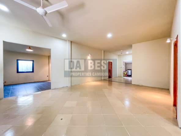 Private Villa 4 Bedrooms For Rent In Siem Reap – Livingroom-2